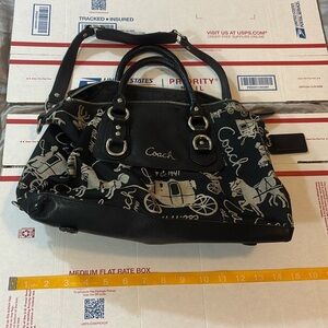 COACH BAG FABRIC EXTERIOR SILKY INSIDE DETACHABLE GOOD HARDWEAR STRAP